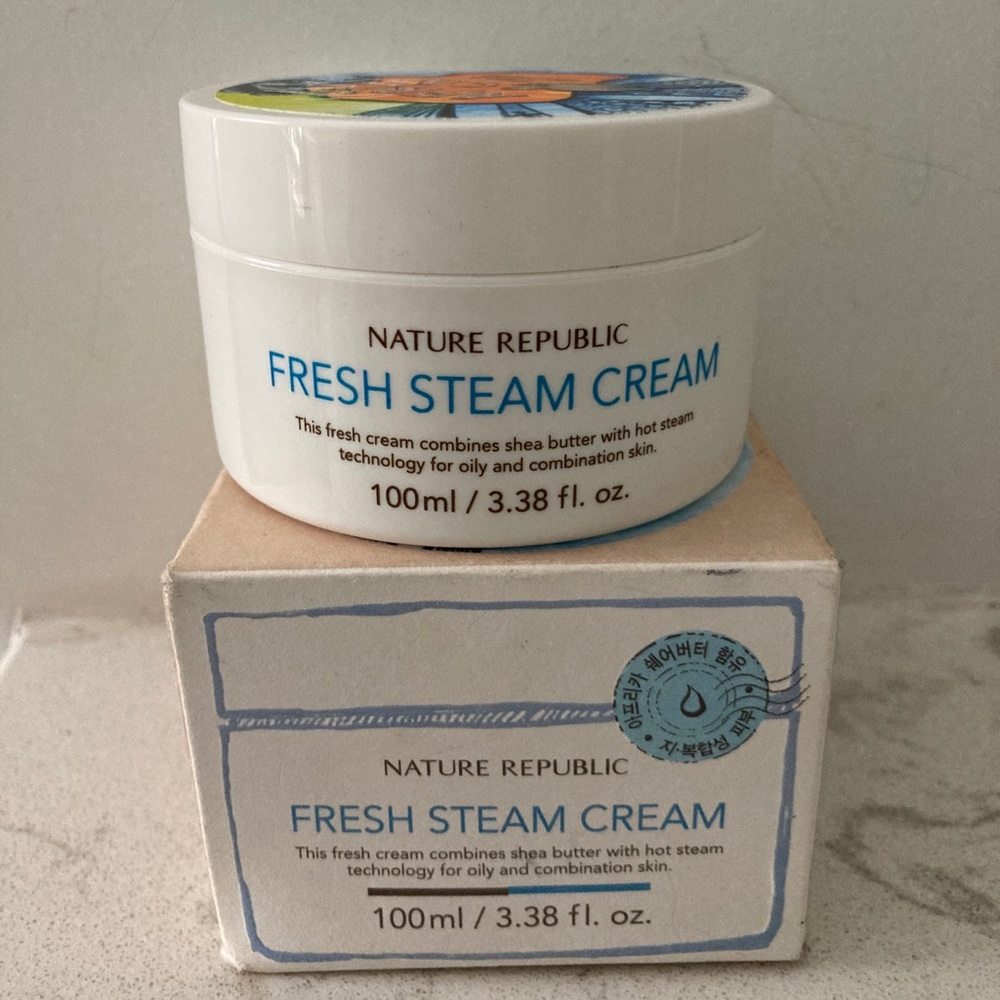 🔹Nature Republic Fresh Steam Cream.